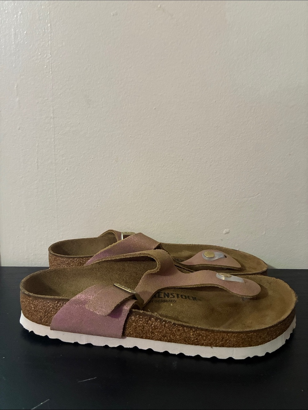 Birkenstock Gizeh thong sandal featuring a classic Pink size EU38 L7 M5